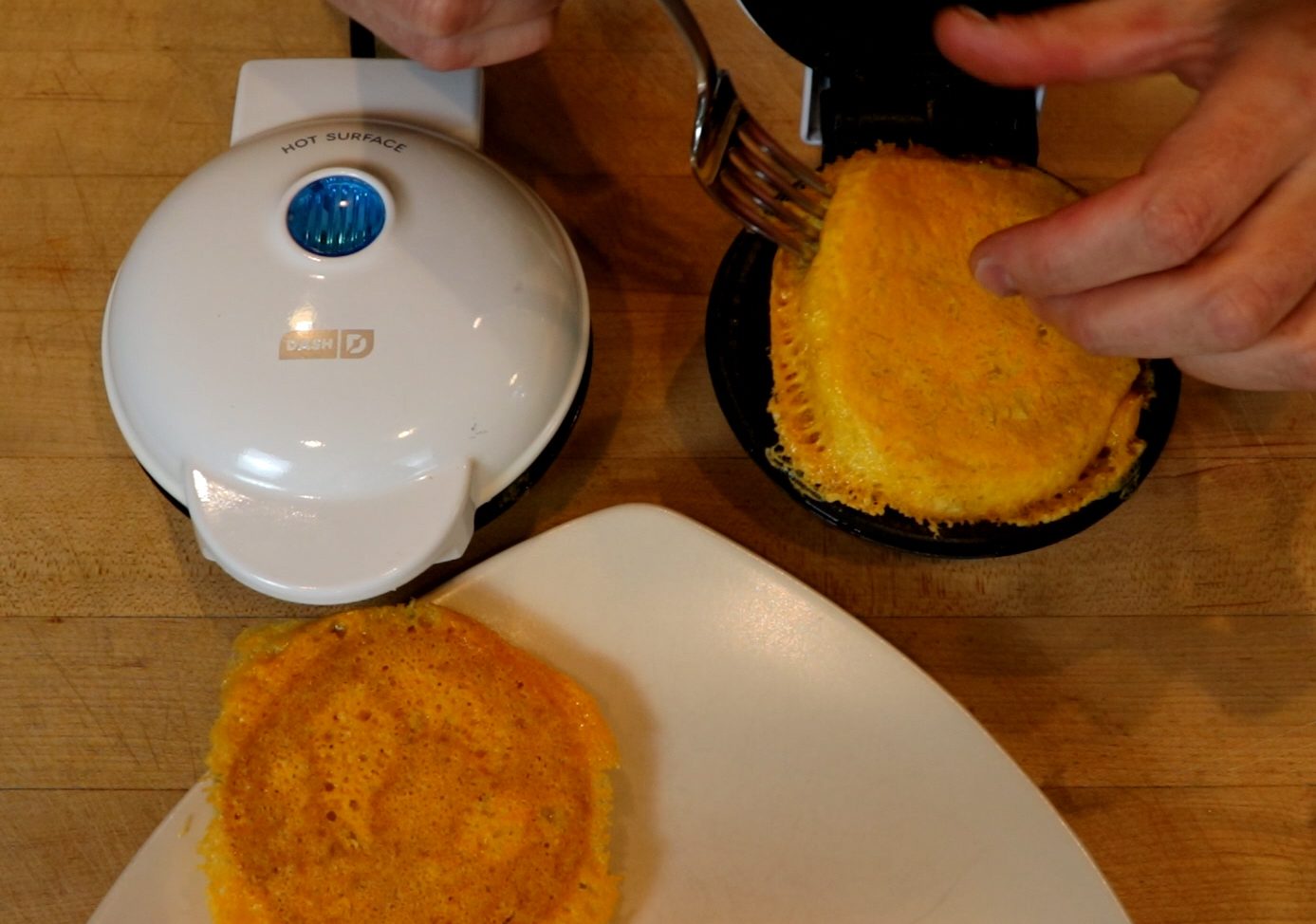 Cooking An Egg On A Dash Mini Griddle 